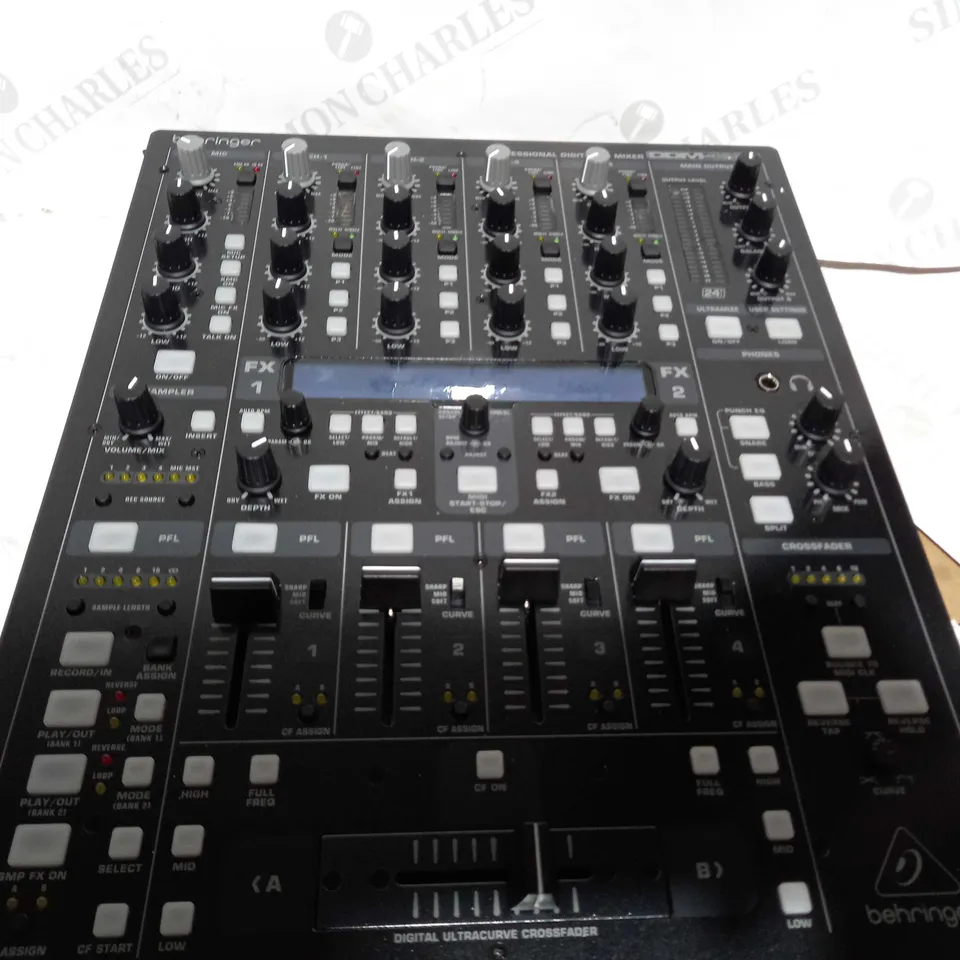 BEHRINGER DIGITAL PRO MIXER DDM4000