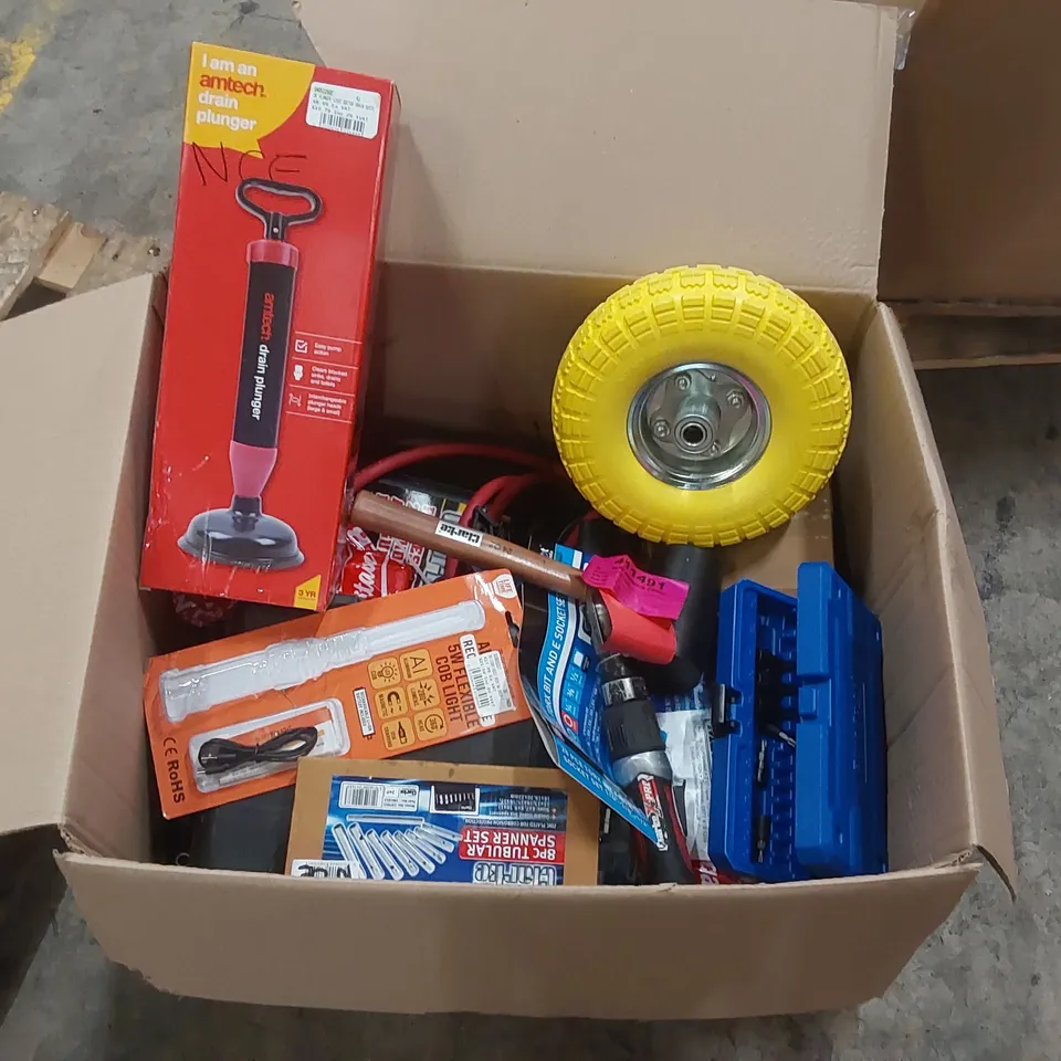BOX CONTAINING A LARGE ASSORTMENT OF TOOLS/EQUIPMENT INCLUDING: TUBULAR SPANNER SET, TORX BIT SET, HOT AIRGUN KIT ECT