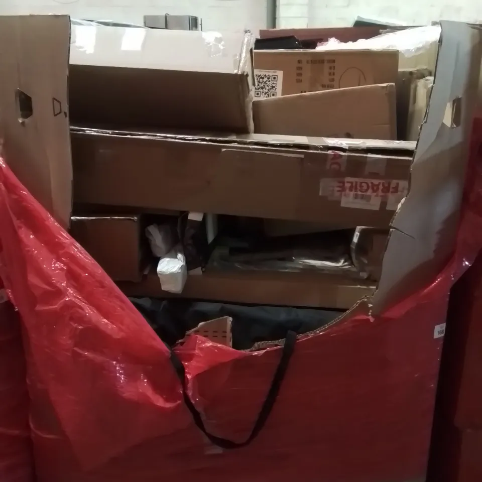 PALLET CONTAINING VARIOUS ASSORTED BOXED HOUSEHOLD ITEMS TO INCLUDE: MECHANICAL KEYBOARDS, CEILING LIGHTS AND LOTS MORE UNMARKED BOXED ITEMS 