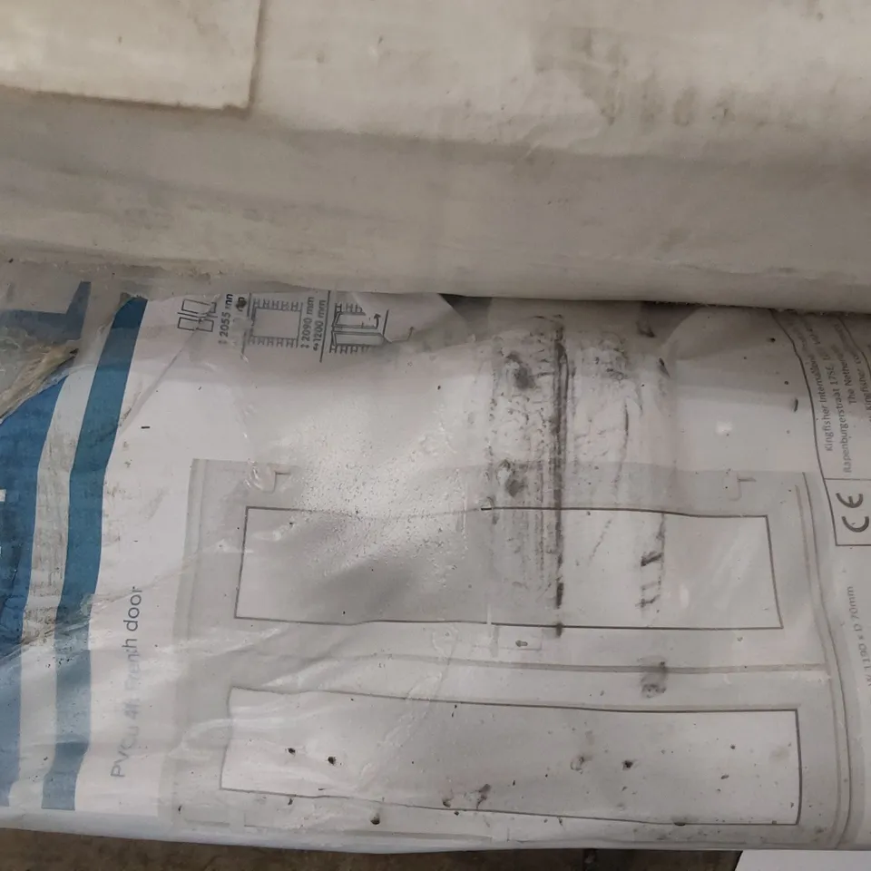 PALLET TWO PVCU WHITE FRENCH DOORS WITH FRAMES INCLUDING GEOM 4'