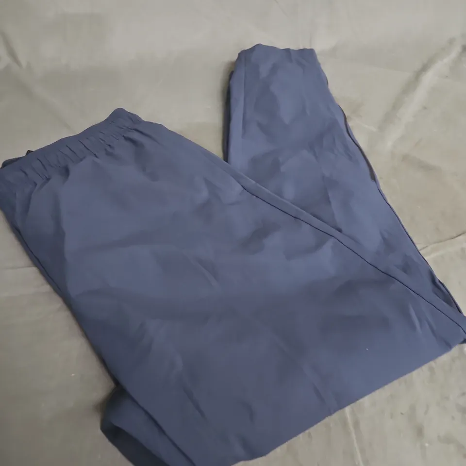 ON CLOUDS NAVY BLUE TRACK PANTS SIZE M