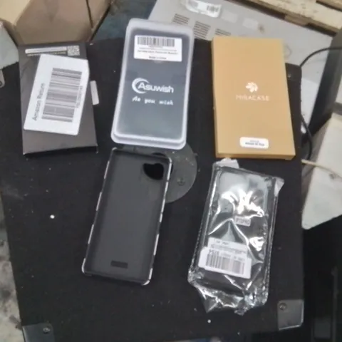 PALLET CONTAINING A LARGE QUANTITY OF PHONE CASES 