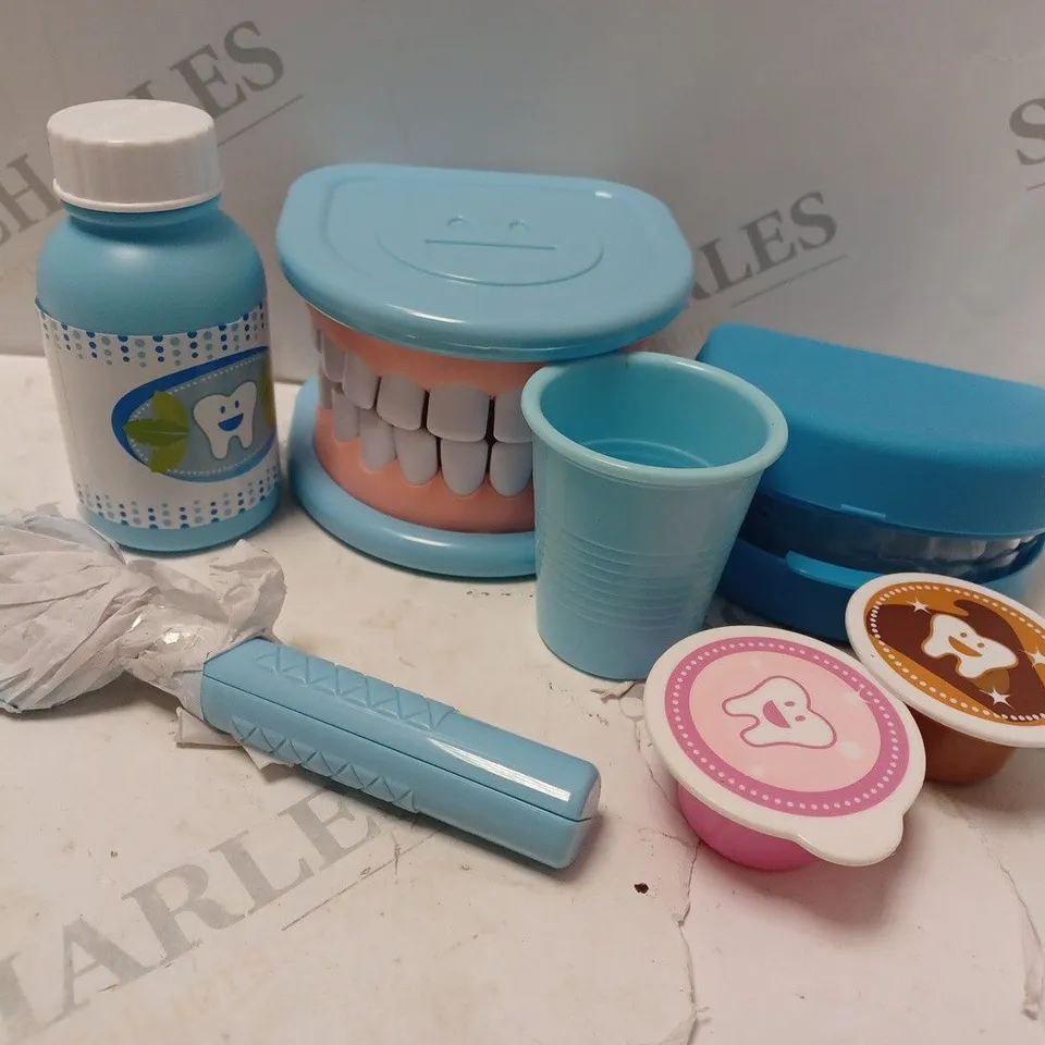 BOXED SUPER SMILE DENTIST PLAY SET RRP £34.99