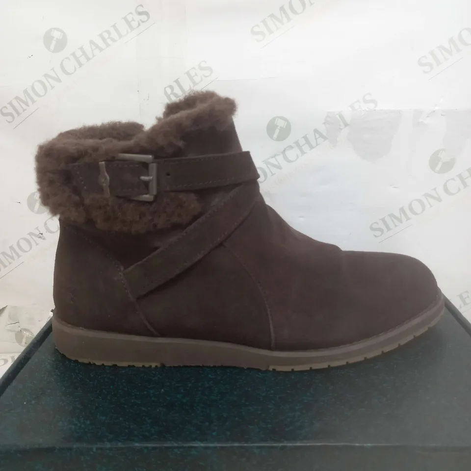 EMU AUSTRAILA MERAK SUEDE ESPRESSO BOOTS - UK SIZE 9