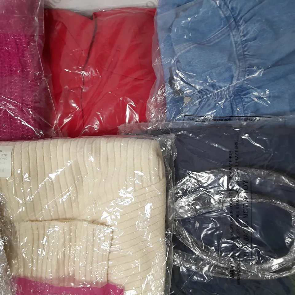 LOT OF APPROX 10 CLOTHING ITEMS IN VARIOUS BRANDS, STYLES, COLOURS AND SIZES