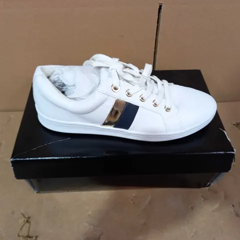 BOXED PAIR OF DUNE TRAINERS - SIZE39