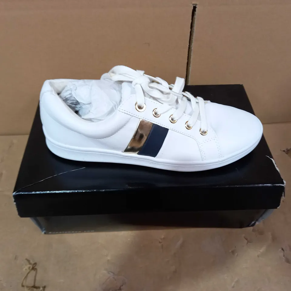 BOXED PAIR OF DUNE TRAINERS - SIZE39