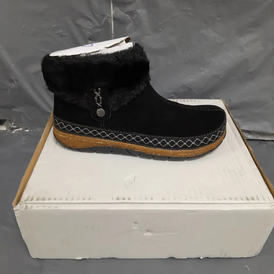 EMMALYN BOOTIES IN BLACK - 4
