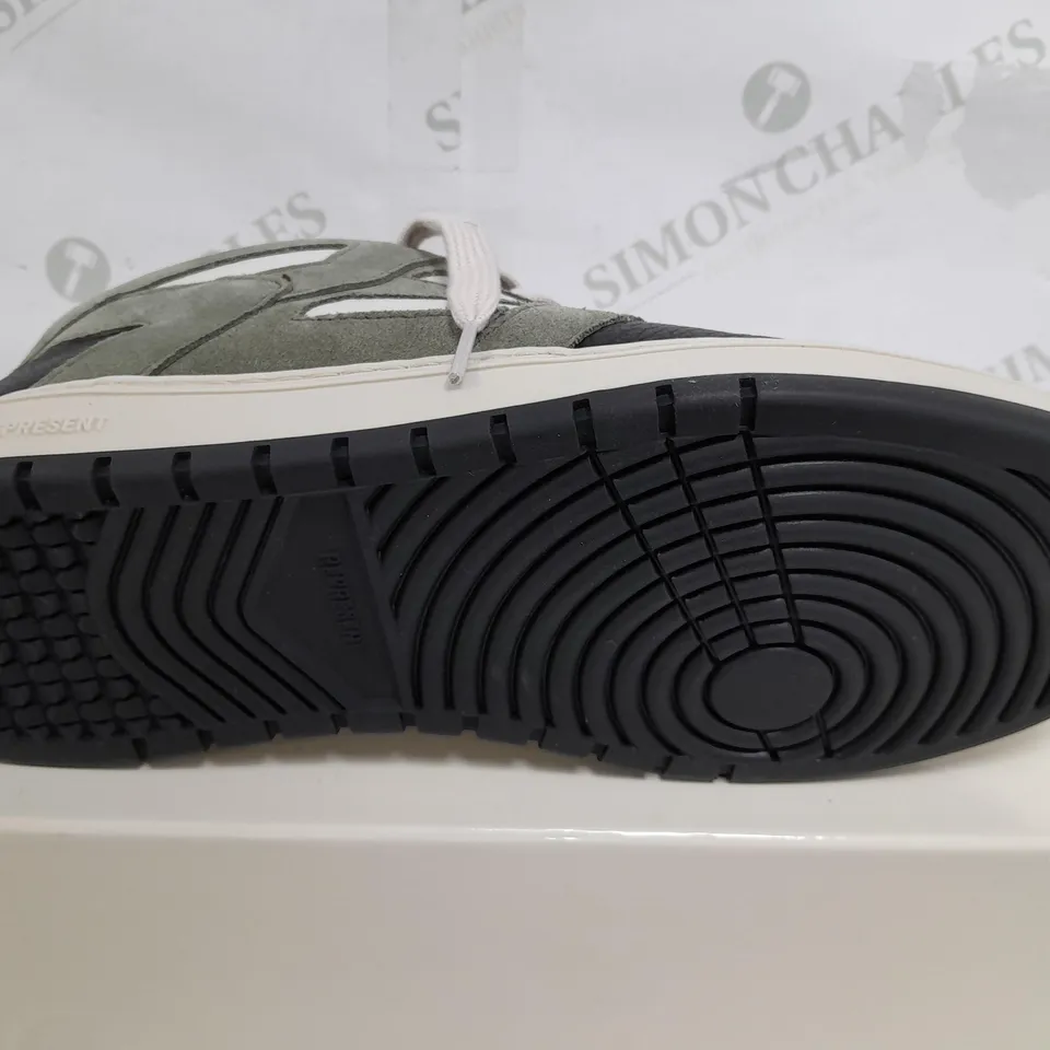 BOXED PAIR OF REPRESENT REPTOR LOW KHAKI/WHITE/BLACK -  SIZE 43