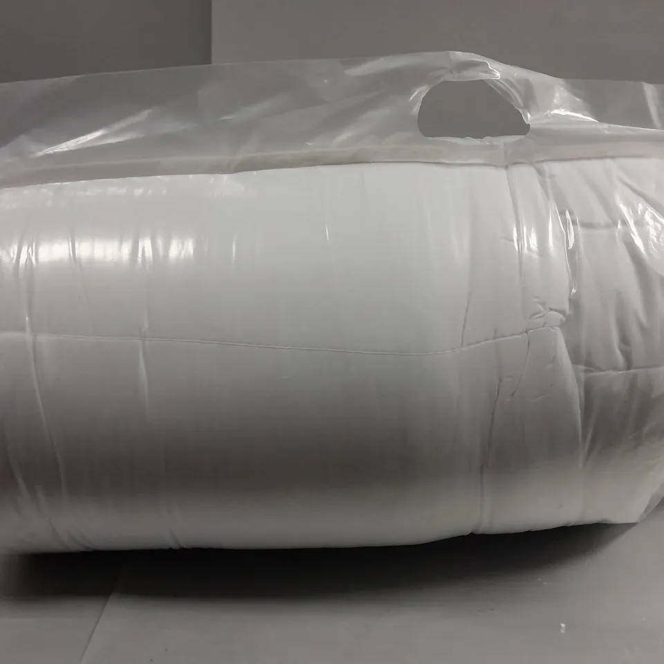 BEDDING DUVET IN WHITE - SIZE UNSPECIFIED