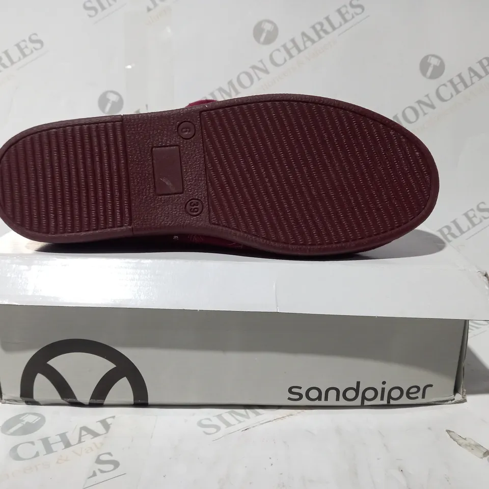 BOXED PAIR OF SANDPIPER SLIPPERS IN WINE COLOUR SIZE 6