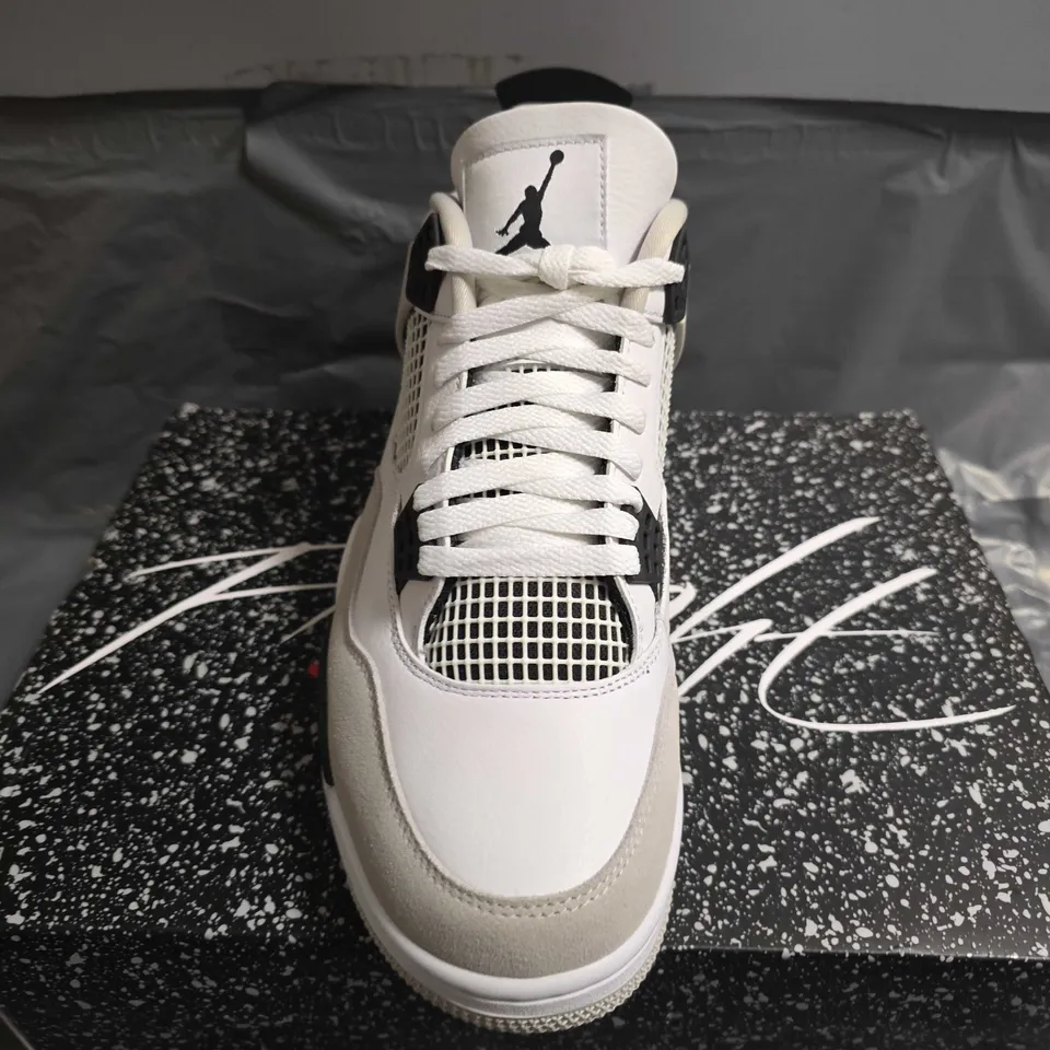 BOXED PAIR OF AIR JORAN 4 RETRO TRAINERS - UK SIZE 11