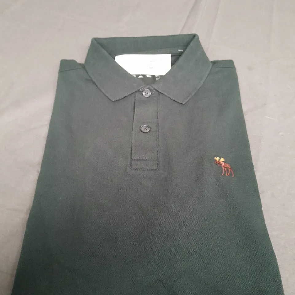 ABERCROMBIE & FITCH DONT SWEAT IT COLLECTION POLO SHIRT  IN GREEN - SMALL