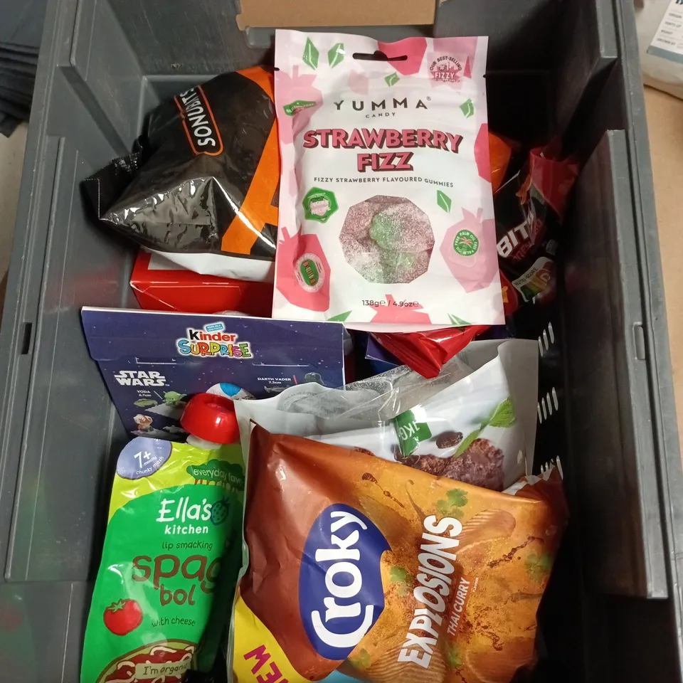 APPROXIMATELY 12 ASSORTED FOOD AND DRINKS ITEMS TO INCLUDE - PACT COFFEE BOURBON CREAM ESPRESSO, YUMMA FRUIT YOGHURT FLAVOURED GUMMIES, ROYAL CLUB ORIGINAL ETC 