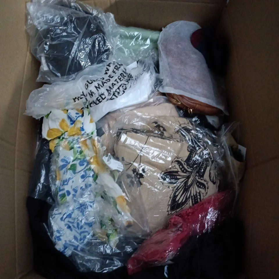 APPROXIMATELY 25 ASSORTED CLOTHING AND FASHION PRODUCTS IN VARIOUS STYLES AND SIZES - COLLECTION ONLY