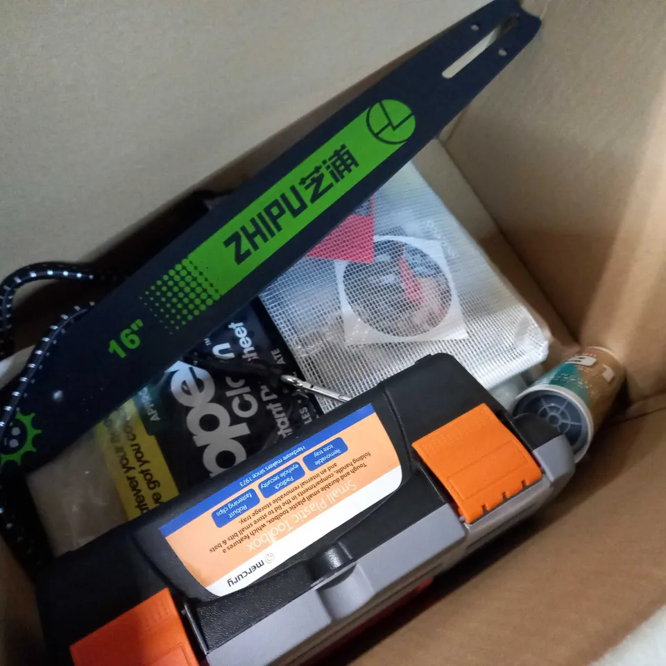 LOT OF APPROX 10 ASSORTED HOUSEHOLD/DIY RELATED ITEMS TO INCLUDE: ANT BAIT STATION, PAINT BRUSHES, DECOY CAMERA