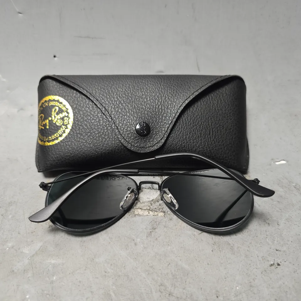 RAY BAN AVIATOR SUNGLASSES IN BLACK