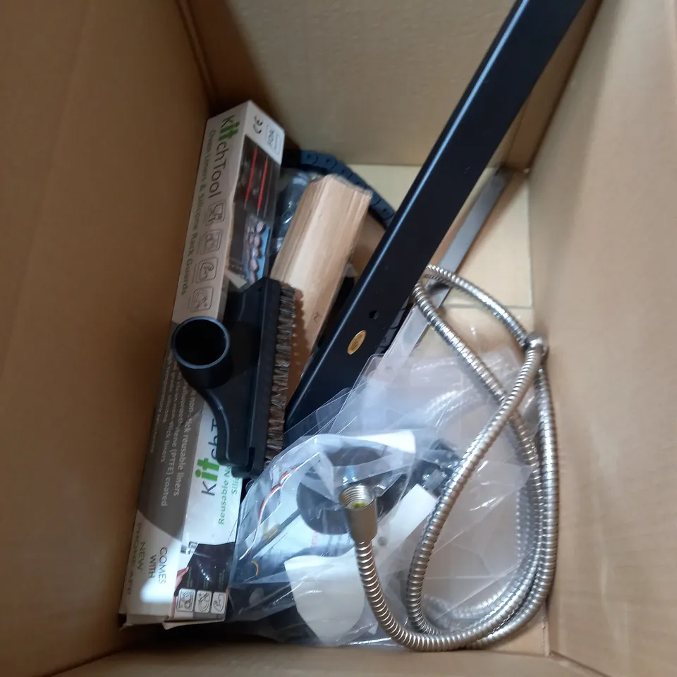 BOX OF ITEMS APPROXIMATELY 10 TO INCLUDE PIPE, KITCHEN TOOL, PICTURE HANGING TOOL ETC