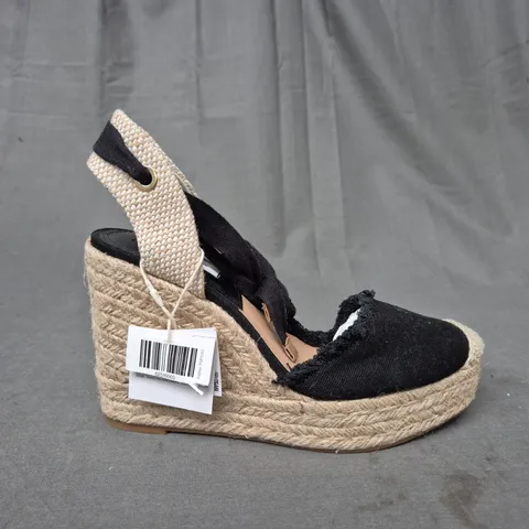 STRADIVARIUS WEDGE SLIP ON SHOES IN BLACK & TAN - UK 2 