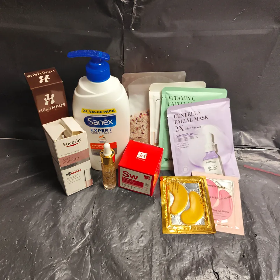 APPROXIMATEY 20 ASSORTED HEALTH AND BEAUTY PRODUCTS TO INCLUDE - FACE MASKS - SANEX SHOWER CREAM - DESTA 24K GOLD FOIL SERUM - ETC