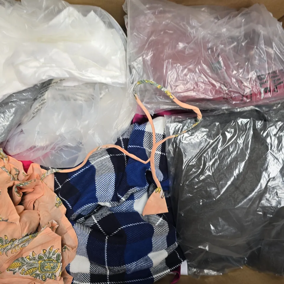 APPROXIMATELY 20 ASSORTED CLOTHING AND FASHION PRODUCTS IN VARIOUS STYLES AND SIZES - COLLECTION ONLY