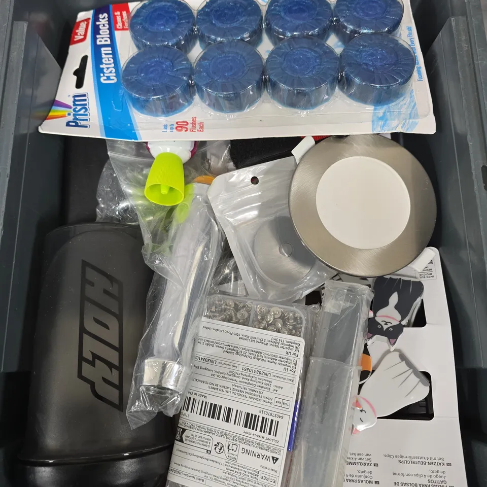 APPROXIMATELY 20 ASSORTED HOUSEHOLD ITEMS TO INCLUDE CISTERN BLOCKS, LED TORCH, BAG CLIPS ETC