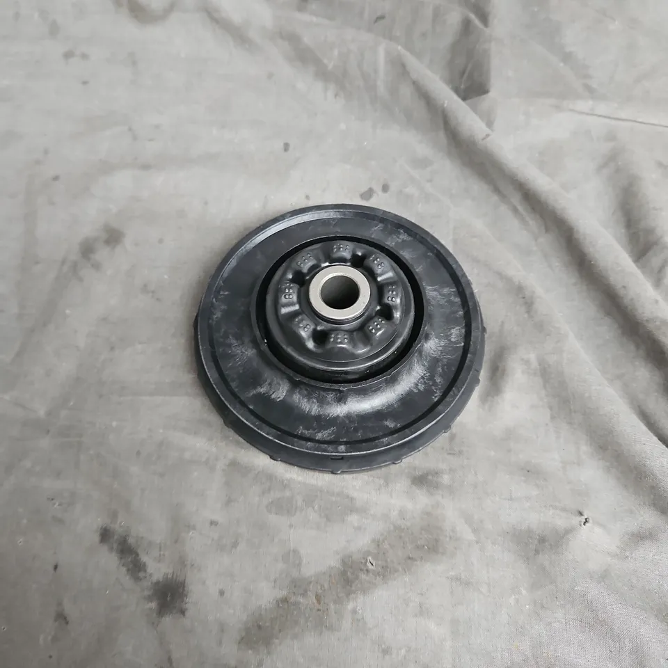 VEHICLE STRUT MOUNT