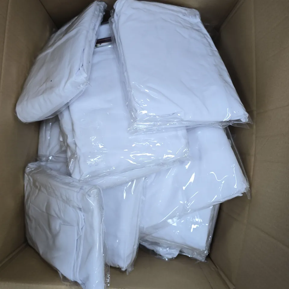 APPROXIMATELY 30 TOPAZ DEEP FITTED BED SHEETS IN WHITE - SINGLE 