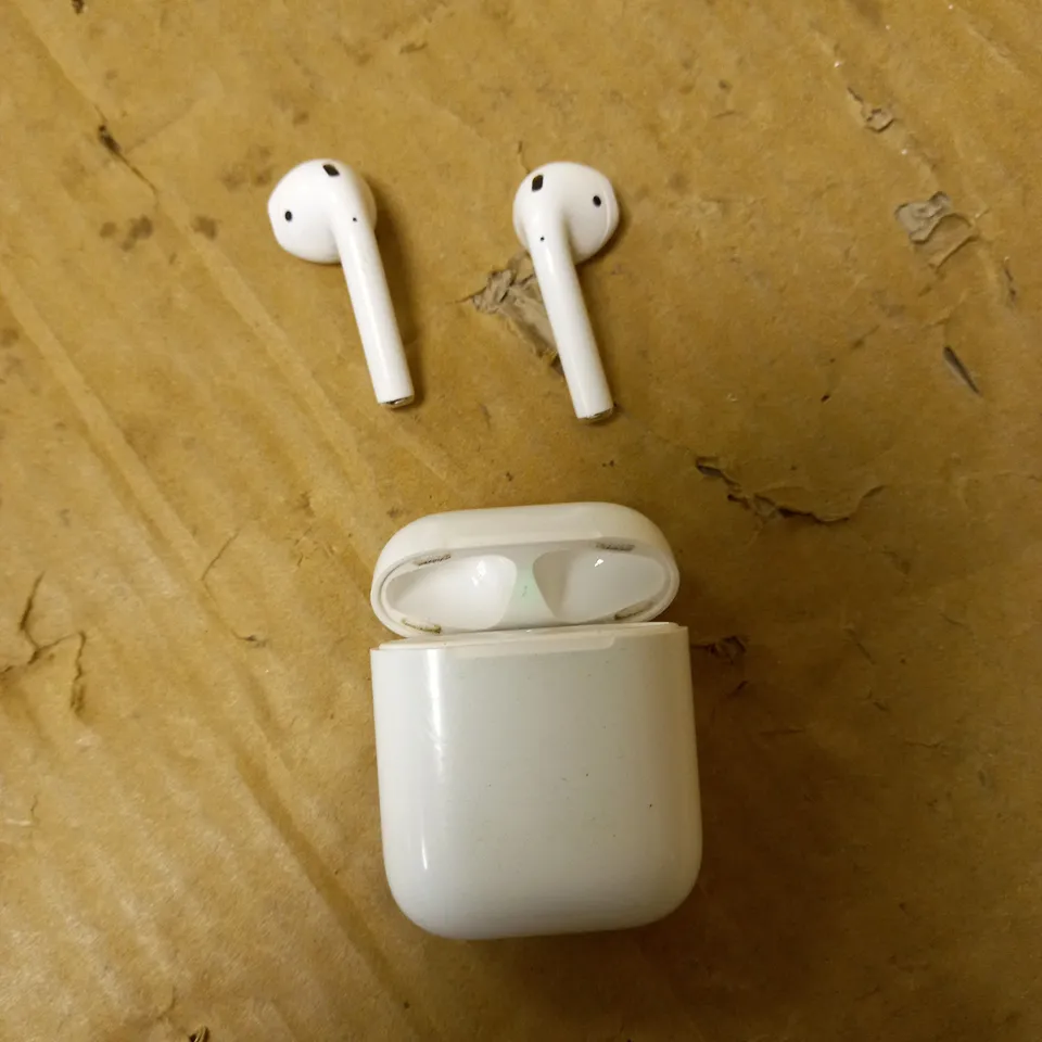 APPLE AIRPODS