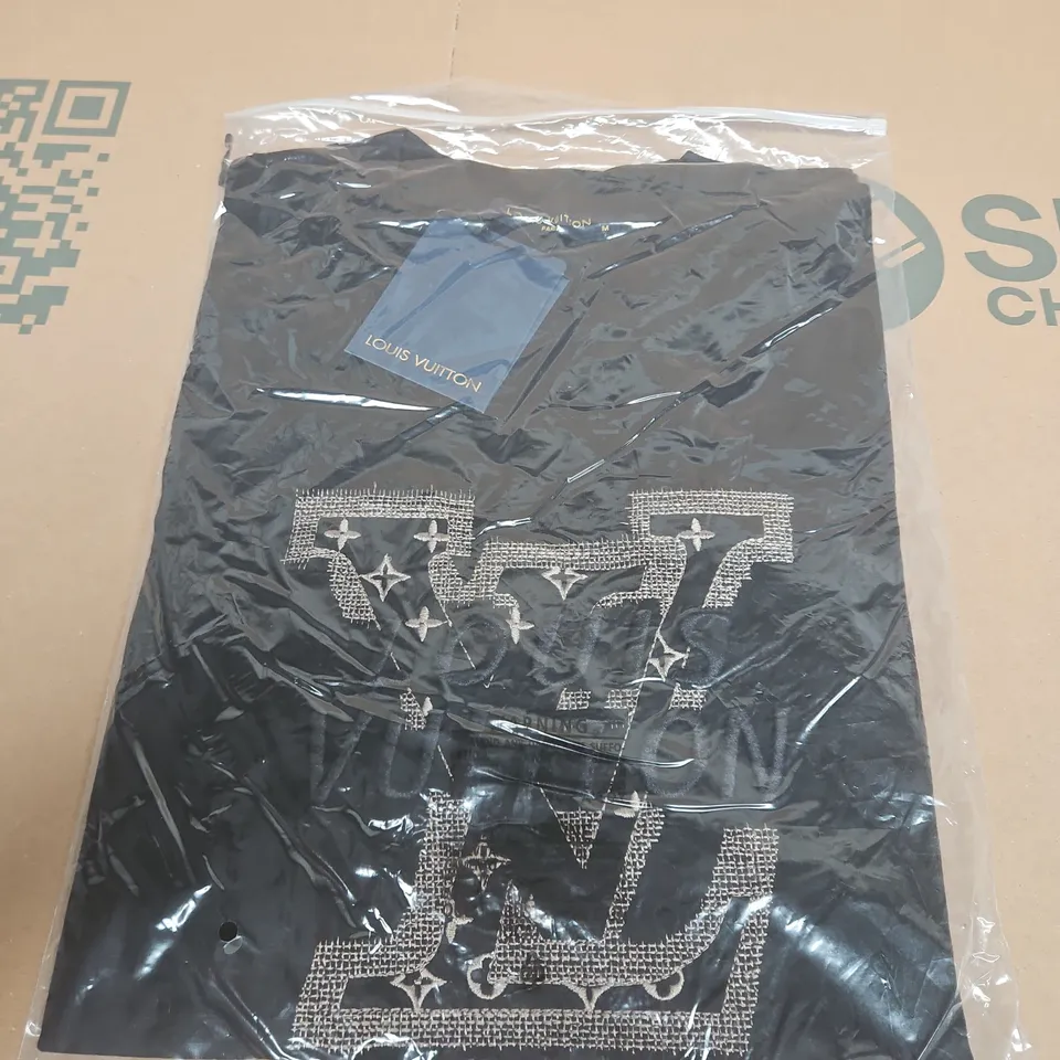 LOUIS VUITTON BLACK LOGO TEE SIZE M