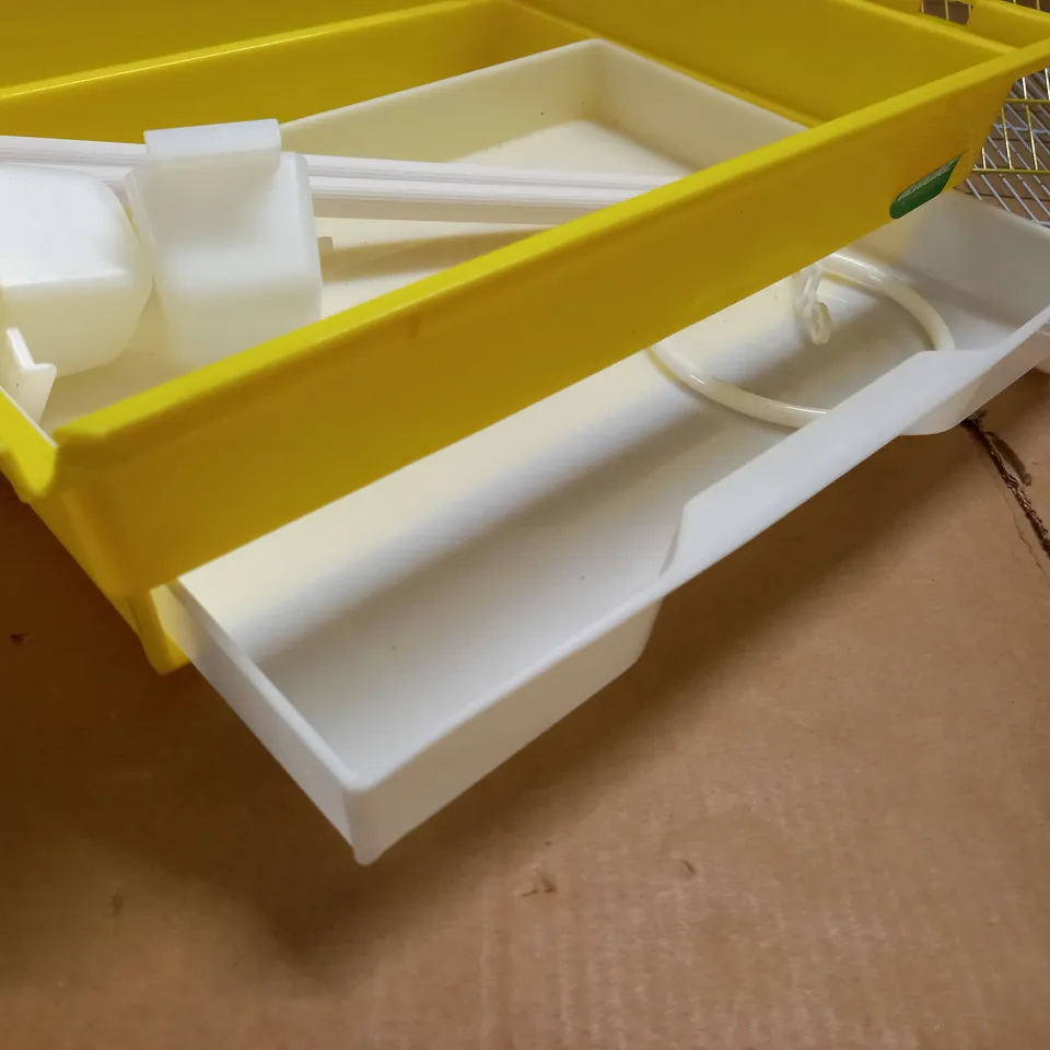 BIRDCAGE WITH SLIDE OUT PLASTIC BASE