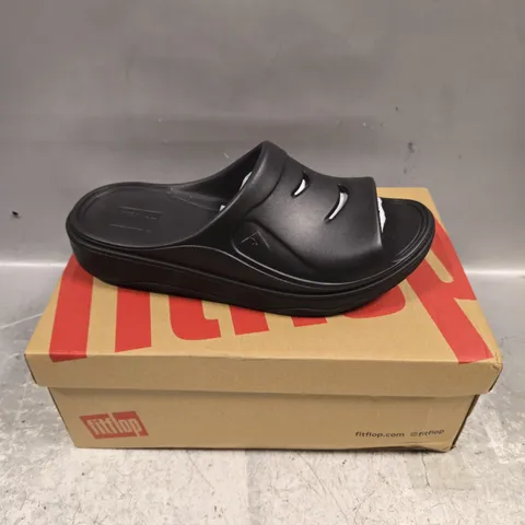 BOXED PAIR OF FITFLOP RELIEF RECOVERY SLIDES - 8