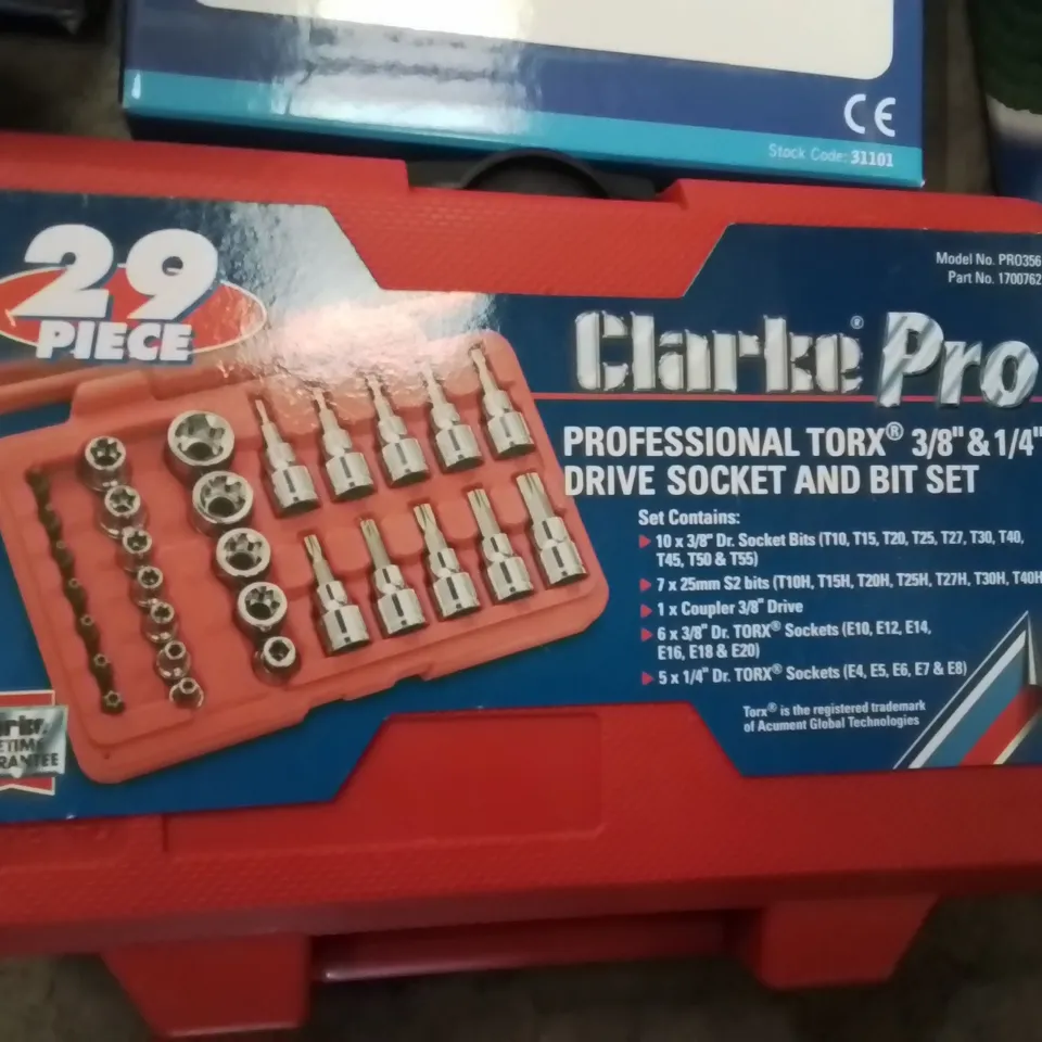 MIXED BOX OF TOOLS AND MACHINERY EQUIPMENT TO INCLUDE:  CLARKE FOOT PUMPS, DENT REPAIR KITS, 10M EXTENDING HOSE PIPE, PROFESSIONAL HOT AIR GUN ETC.