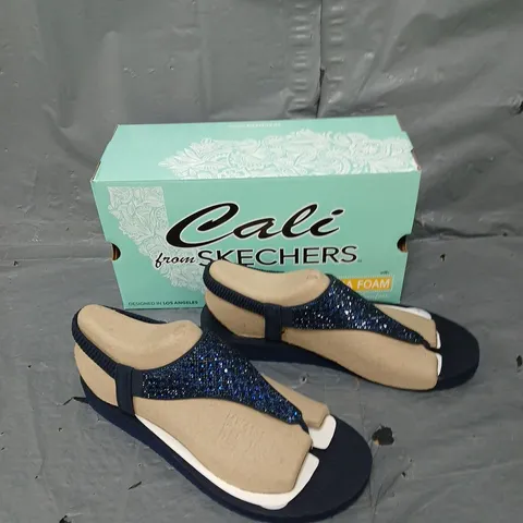 BOXED PAIR OF SKECHERS CSLI YOGA FOAM SANDALS NAVY UK 7