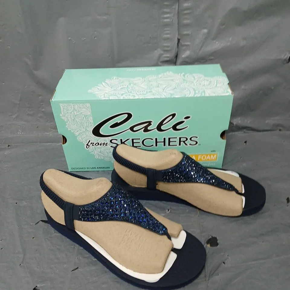 BOXED PAIR OF SKECHERS CSLI YOGA FOAM SANDALS NAVY UK 7 