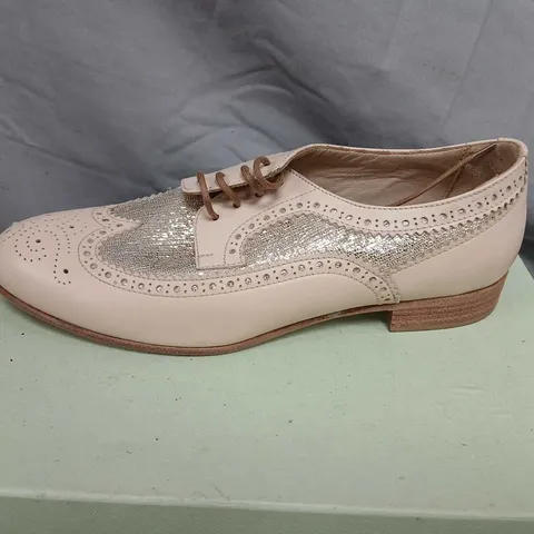 CALPIERRE WOMEN'S DESIGNER BROGUE SHOES – CREAM LEATHER WITH SILVER GLITTER PANELS, UK 6.5 (EU 39.5)