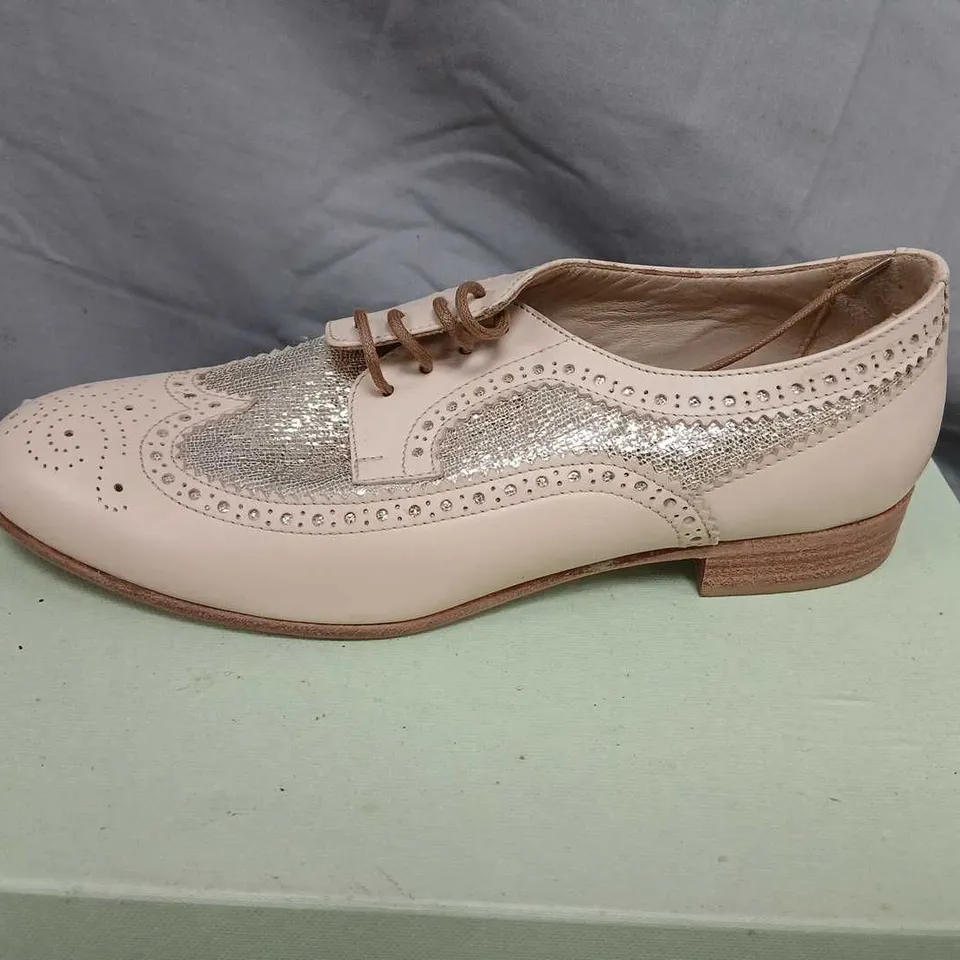 CALPIERRE WOMEN'S DESIGNER BROGUE SHOES – CREAM LEATHER WITH SILVER GLITTER PANELS, UK 6.5 (EU 39.5)