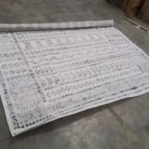 QUALITY DESIGNER AREA RUG - APPROXIMATELY 275X200CM