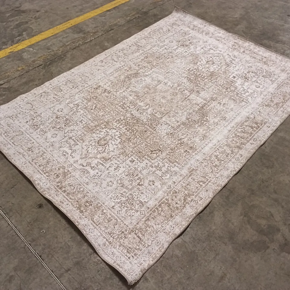 QUALITY DESIGNER AREA RUG - APPROXIMATELY 226CM X 156CM