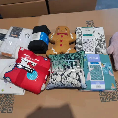 BOX OF APPROXIMATELY 10 ASSORTED BEDDING AND SOFT FURNISHING ITEMS TO INCLUDE - THROW PILLOWS - DUVET SETS - FITTED SHEET ETC.