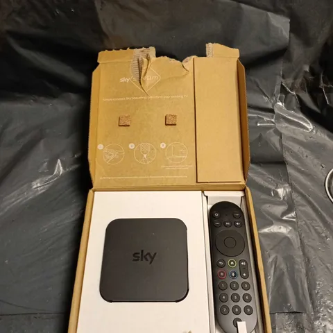 SKY STREAM TV BOX WITH REMOTE