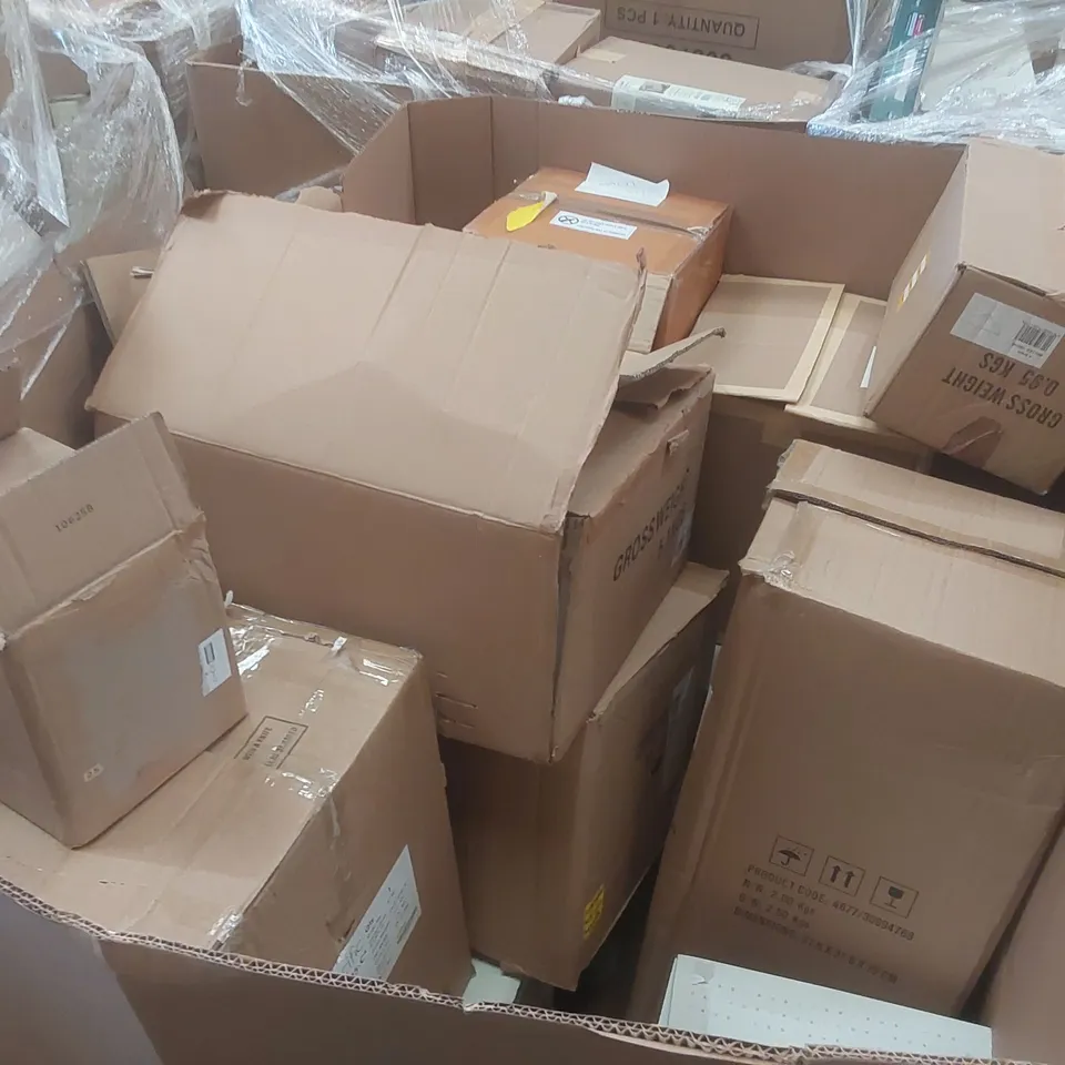 PALLET CONTAINING A VERY LARGE QUANTITY OF ASSORTED DESIGNER LIGHTING PRODUCTS INCLUDING: TRIO FLOOR LAMP, AMMONITE TABLE LAMP, CHARLIE CEILING FITTING, GRACIE FLOOR LAMP ECT