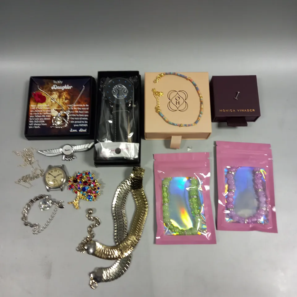 APPROXIMATELY 30 ASSORTED JEWELLERY PRODUCTS IN VARIOUS STYLES TO INCLUDE WATCHES, BRACELETS, NECKLACES ETC 