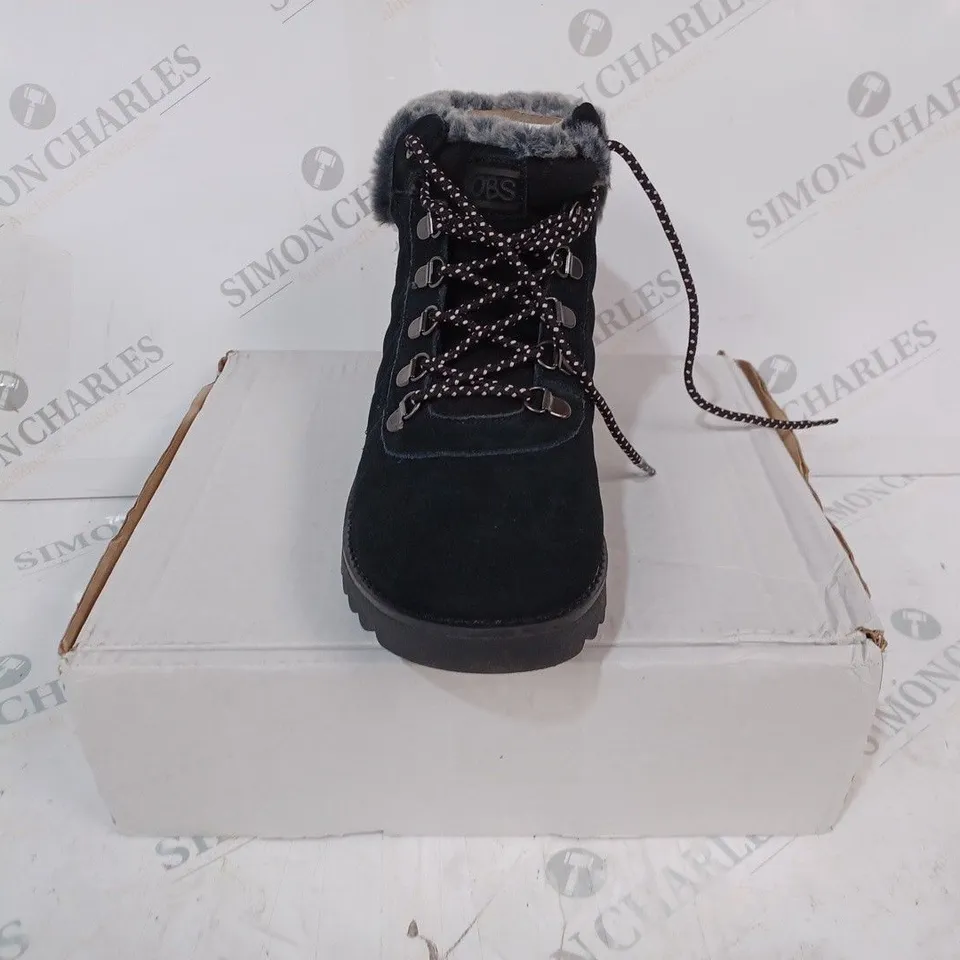 SKECHERS SUEDE MOUNTAIN HIKING BOOTS UK SIZE 7