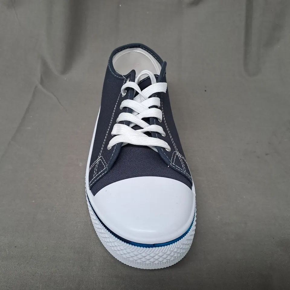 BOXED PAIR OF URBAN JACKS SHOES IN NAVY SIZE 10