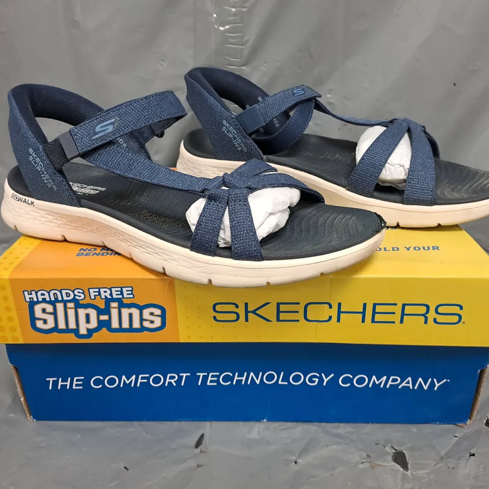 BOXED PAIR OF SKECHERS GO WALK SANDALS IN NAVY SIZE 8
