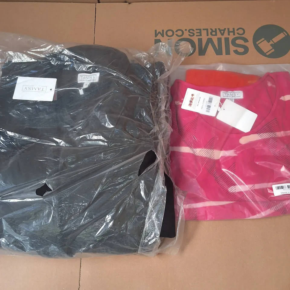 APPROXIMATELY 20 ASSORTED TAMSY CLOTHING ITEMS VARIOUS SIZES & STYLES TO INCLUDE JACKETS & TOPS