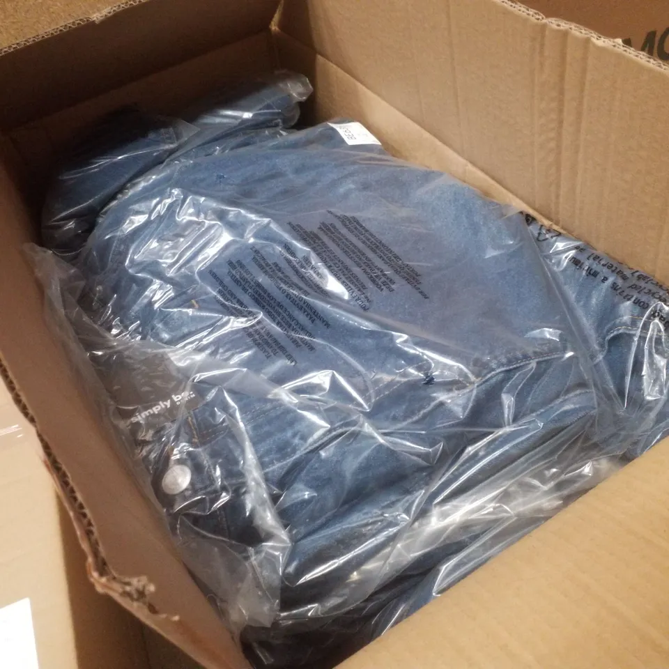 BOX CONTAINING APPROXIMATELY 15 BRAND NEW SIMPLY BE MID BLUE PLEAT DETAIL WIDE LEG JEANS - SIZE 28R