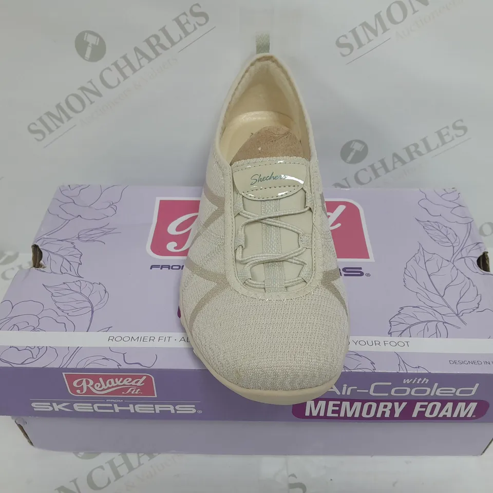 SKETCHERS RELAXED FIT NATURAL SIZE UK 6