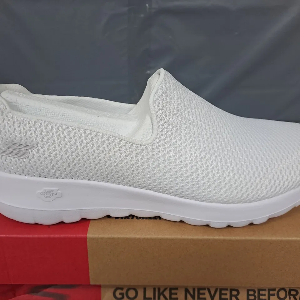 BOXED PAIR OF SKECHERS GO WALK JOY SHOES IN WHITE - UK 8
